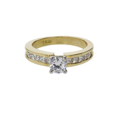 18ct. Yellow Gold Ring with Princess Cut Diamonds