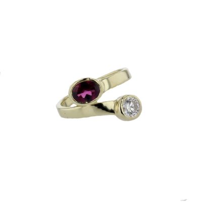 Rhodolite Garnet & Cubic Zirconia Bezel Set Ring in 9ct Gold