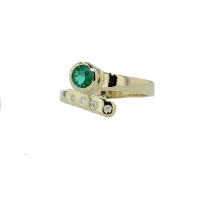Bezel set LAB Grown Emerald with 4 Diamonds in Yellow Gold