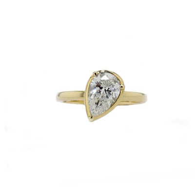18ct Yellow Gold Pear Shape Diamond Engagement Ring